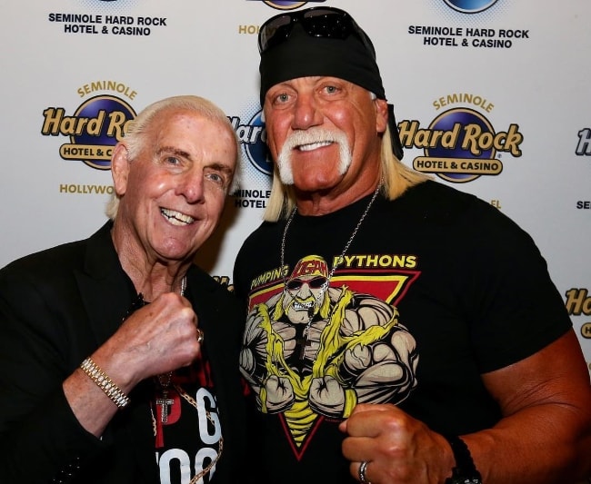 Hulk Hogan (højre) med Ric Flair på Hard Rock Holly Hotel & Casino i juni 2018