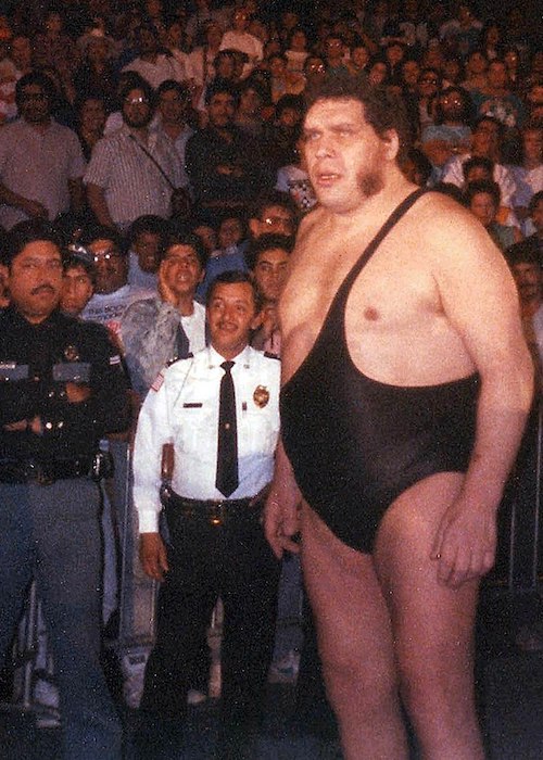 André Giant otti valokuvan kävellessään kehää kohti 1980 -luvun lopulla