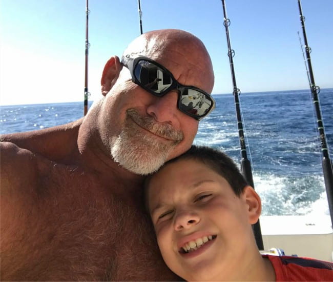 Bill Goldberg poikansa kanssa nähtynä huhtikuussa 2017