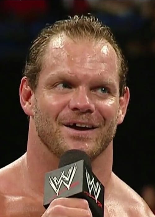 Chris Benoit med pogovorom z oboževalci v ringu