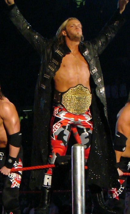 Edge κατά τη διάρκεια ενός αγώνα τον Μάρτιο του 2008